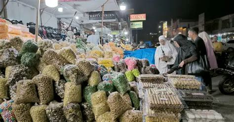 Jelang Lebaran Pedagang Kue Musiman Menjamur Di Pasar Aceh