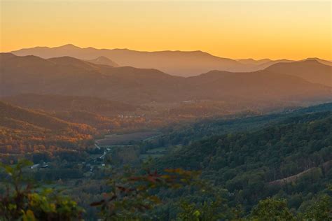 10 Charming Small Towns To Visit Along The Appalachian Trail