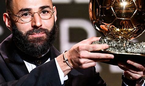 Bola de Ouro Benzema é eleito melhor jogador do mundo de 2021 22