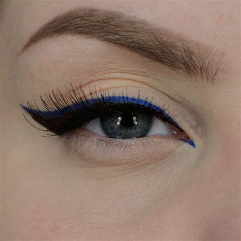 Blue Eyeliner | Blue eyeliner, Navy eye makeup, Blue eyeliner blue eyes