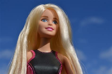 Barbie Botox Ärzt innen warnen vor gefährlichem Beauty Eingriff