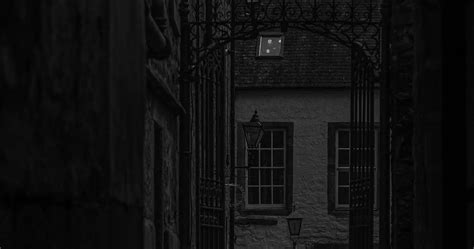 Old Town & Underground Ghost Tour - What to do in Edinburgh