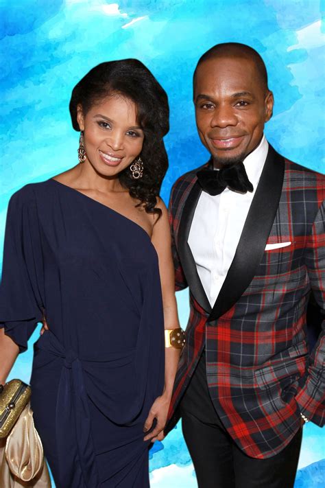 Kirk Franklin Surprises His Wife At Airport | [site:name] | Essence