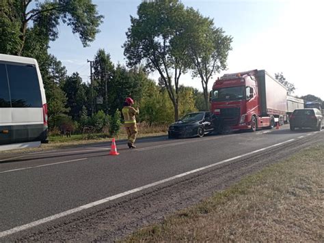 Krasnogliny Zderzenie Dw Ch Ci Ar Wek Osob Wki I Busa Utrudnienia W