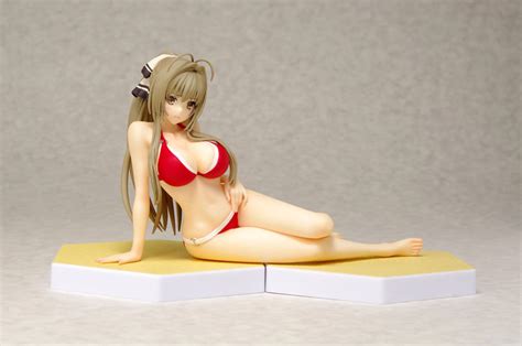 Busty Beach Queen Isuzu Sento Figure Haruhichan