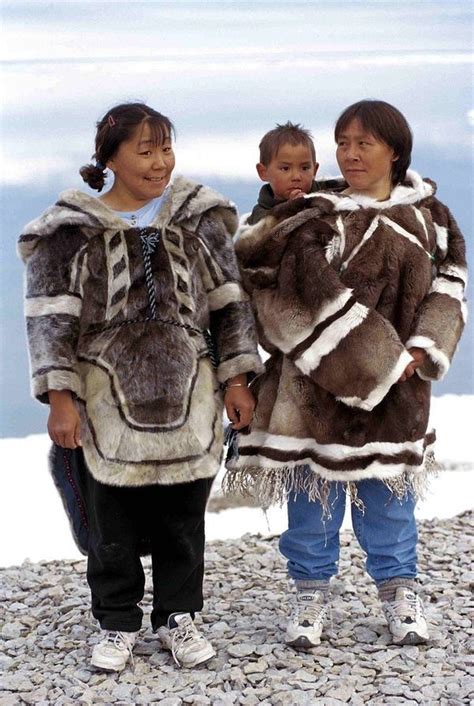 Pin By Yes Ican On Human Art Inuit People Inuit Clothing