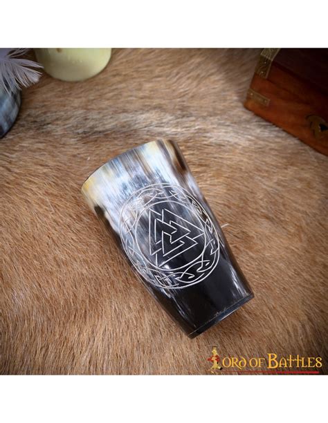 Set de 2 verres en corne de bœuf design noeud Viking Valknut