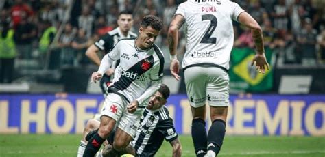 Hulk marca no fim e Atlético MG garante vaga na final da Copa do Brasil