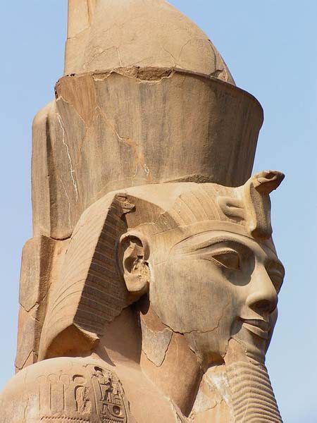 Busto De La Estatua Colosal De RAMSES II El Grande