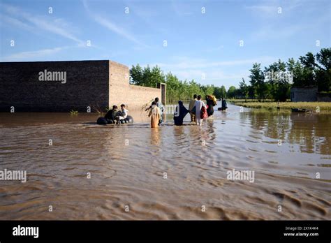 Peshawar Peshawar Pakistan 17 Avril 2024 De Fortes Pluies Et Des