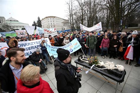 Nie blokujcie nam ustawy Protest fizjoterapeutów przed Sejmem