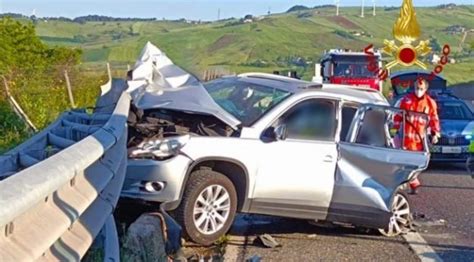 Incidente Mortale Tra Un Autocarro E Una Macchina Avvenuto Sulla Napoli