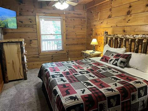 Pigeon Forge Cabins Er Bear Naked Bedroom