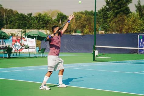 Quels sont les tarifs des cours de tennis à domicile ou en ligne