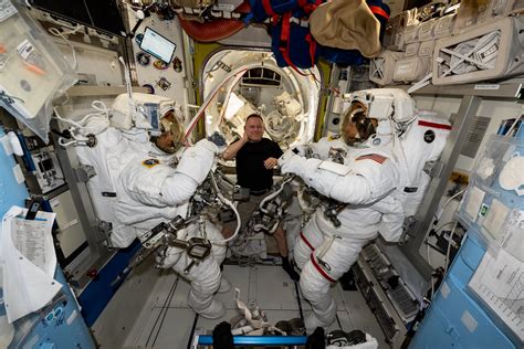 nasa astronauts evaluate  spacesuits isse  flickr