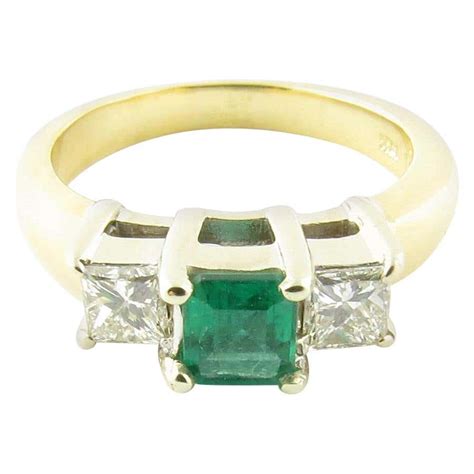 18 Karat Yellow Gold Emerald and Diamond Ring For Sale at 1stDibs