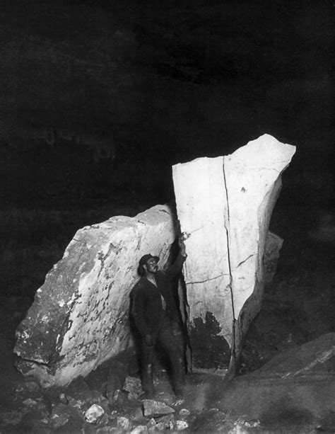 Kentucky Mammoth Cave Na Man Standing Alongside Standing Rocks