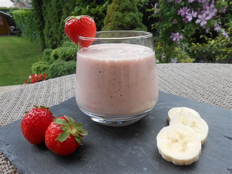 Erdbeer Bananen Smoothie Mit Haferflocken Und Joghurt Von Hatecake