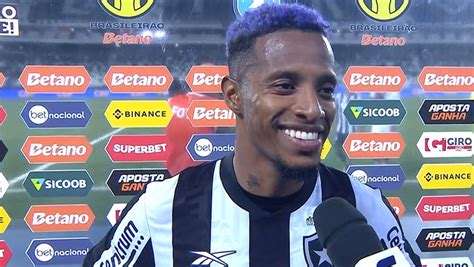 Tchê Tchê celebra vitória do Botafogo sem sofrer gols e valoriza