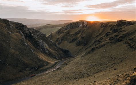 The Best Walking Routes in Derbyshire - Local Area Guide - Strata