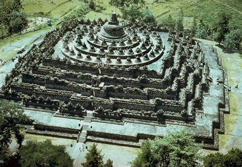 Images and Places, Pictures and Info: borobudur stupa