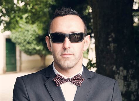 Premium Photo Portrait Of Young Man Wearing Sunglasses