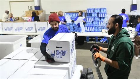 Ramadan Blessings Volunteers Pack Food Boxes For Detroit Vulnerable About Islam