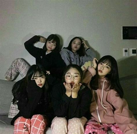 ˏˋ 𝘮𝘪𝘭𝘬𝘺𝘩𝘢𝘦𝘤𝘩𝘢𝘯 ˎˊ˗』 Korean Best Friends Korean Friends Ulzzang