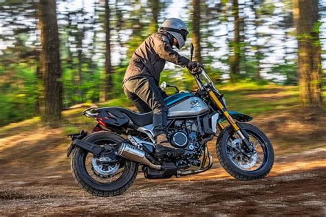 CFMOTO 700 CL X ADV 2023 espíritu scrambler más cerca que nunca