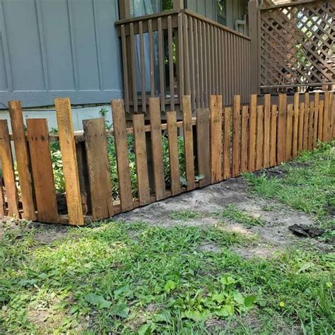 63 Easy Pallet Fence Ideas That Give Privacy