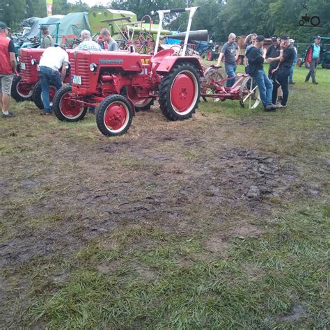 Mc Cormick D Farmall Bezig Met Poseren