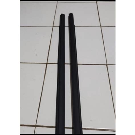 Jual KARET PELIPIT KACA WATER STRIP LUAR APV BAGIAN DEPAN Shopee