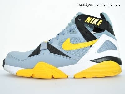 Items and goods: Nike bo jackson cross trainers