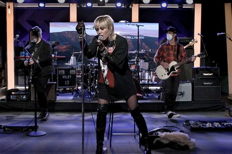 Miley Cyrus Covers Hole's 'Doll Parts' on 'Howard Stern Show'