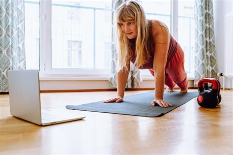 Entrenamiento Online Para Mantener El Tono Muscular De Mujer De Mediana