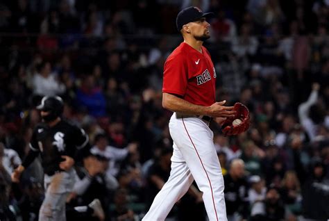 Slumping Red Sox lose again, fall to White Sox 4-2