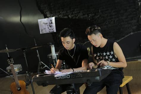 Justatee lần đầu đóng phim ngắn cùng bạn gái hot girl