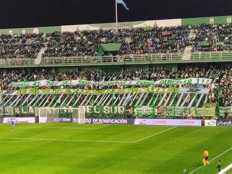 Esc Ndalo En Banfield La Barra Moli A Golpes A Los Hinchas Que