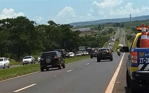 Colisão Entre Carro E Caminhão Deixa Um Ferido No Anel Viário Norte Em