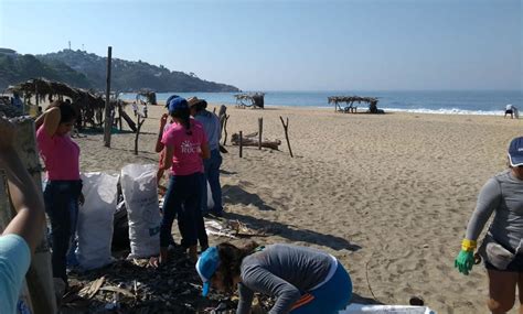 Recogen M S De Una Tonelada De Basura En Playa De Pie De La Cuesta