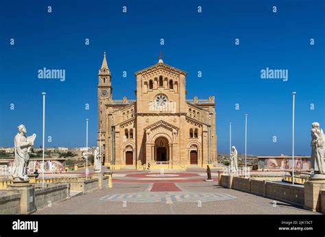 La Bas Lica Del Santuario Nacional De La Sant Sima Virgen De Ta Pinu