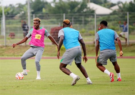 Caretaker Coach Eguavoen Demands Commitment As Super Eagles Train