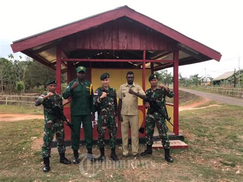 Personel Satgas Pamtas Ri Png Yonif Pandawa Kostrad Bangun P Foto