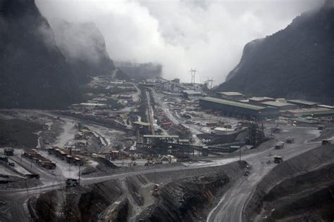 Mining giant Freeport to build Papua smelter | RNZ News