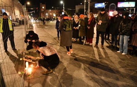 Beograđani zapalili svijeće zbog napada u Zagrebu SEEbiz eu