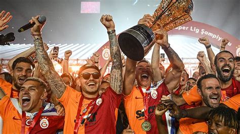 Galatasaray ın yıldızı Mauro Icardi den Fener ağlama tezahüratı