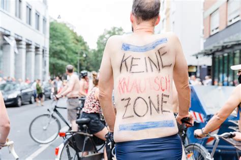 Cologne Naked Bike Ride Am Uhr Schaafenstra E Radkomm