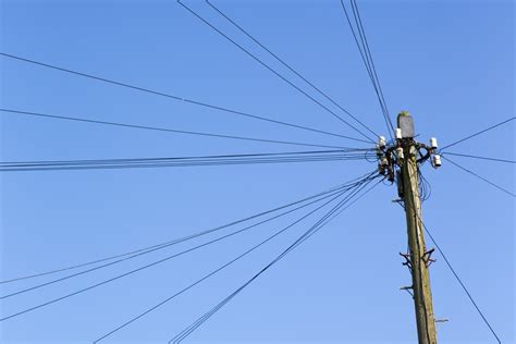 Kostenlose foto Wind Linie Turm Mast Elektrizität blauer Himmel