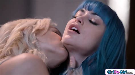 Babe Watches Her Busty Gf Kiss And Lick Big Tits Blonde Girl