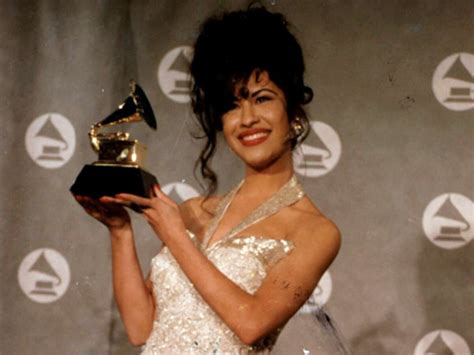 Watch Selena Quintanillas Official Video For Tú Sólo Tú Is Released Almost 30 Years Later